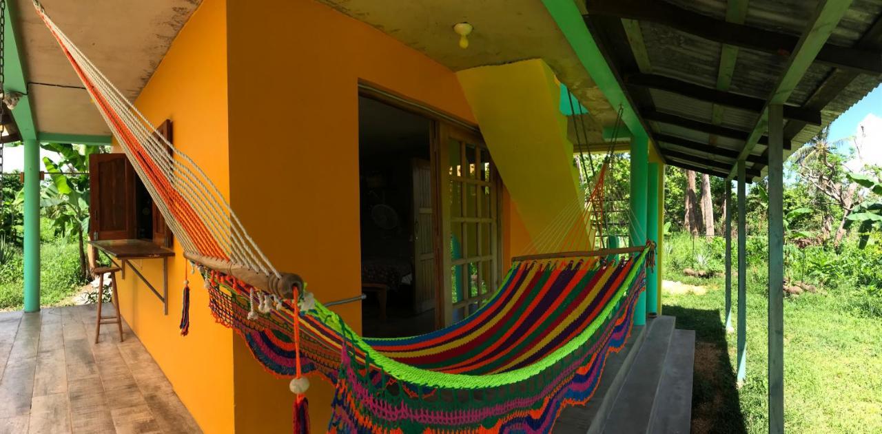 Отель La Casa Naranja Brig Bay Экстерьер фото
